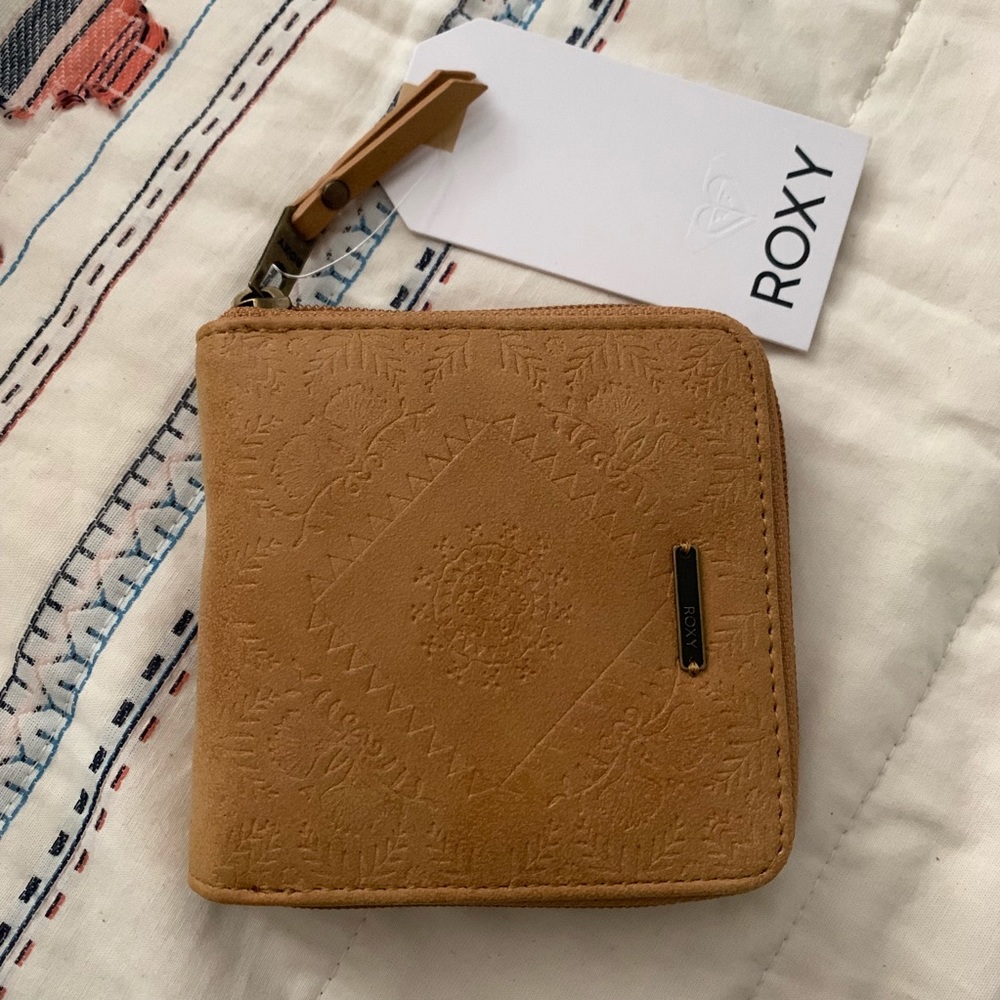 NWT Roxy brown suede Aztec vibe wallet ✨